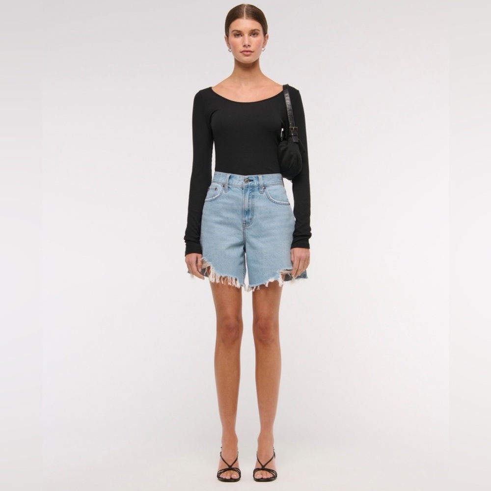 Abercrombie & Fitch High Rise Loose Shorts- Light Wash - Picture 6 of 11